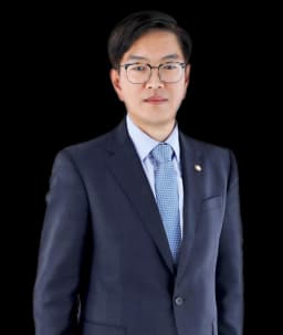 사건담당변호사 박성동