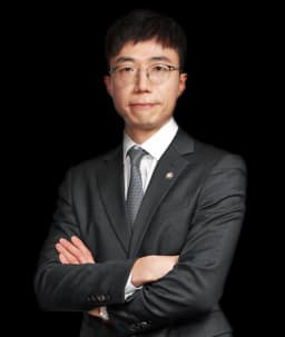 사건담당변호사 신영식